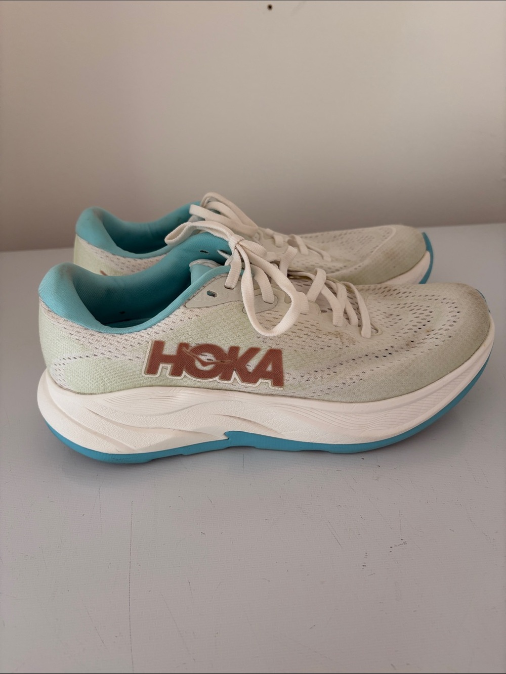 Hoka Rincon 4 Women's White & Light Blue Athletic Sneakers Sz 9